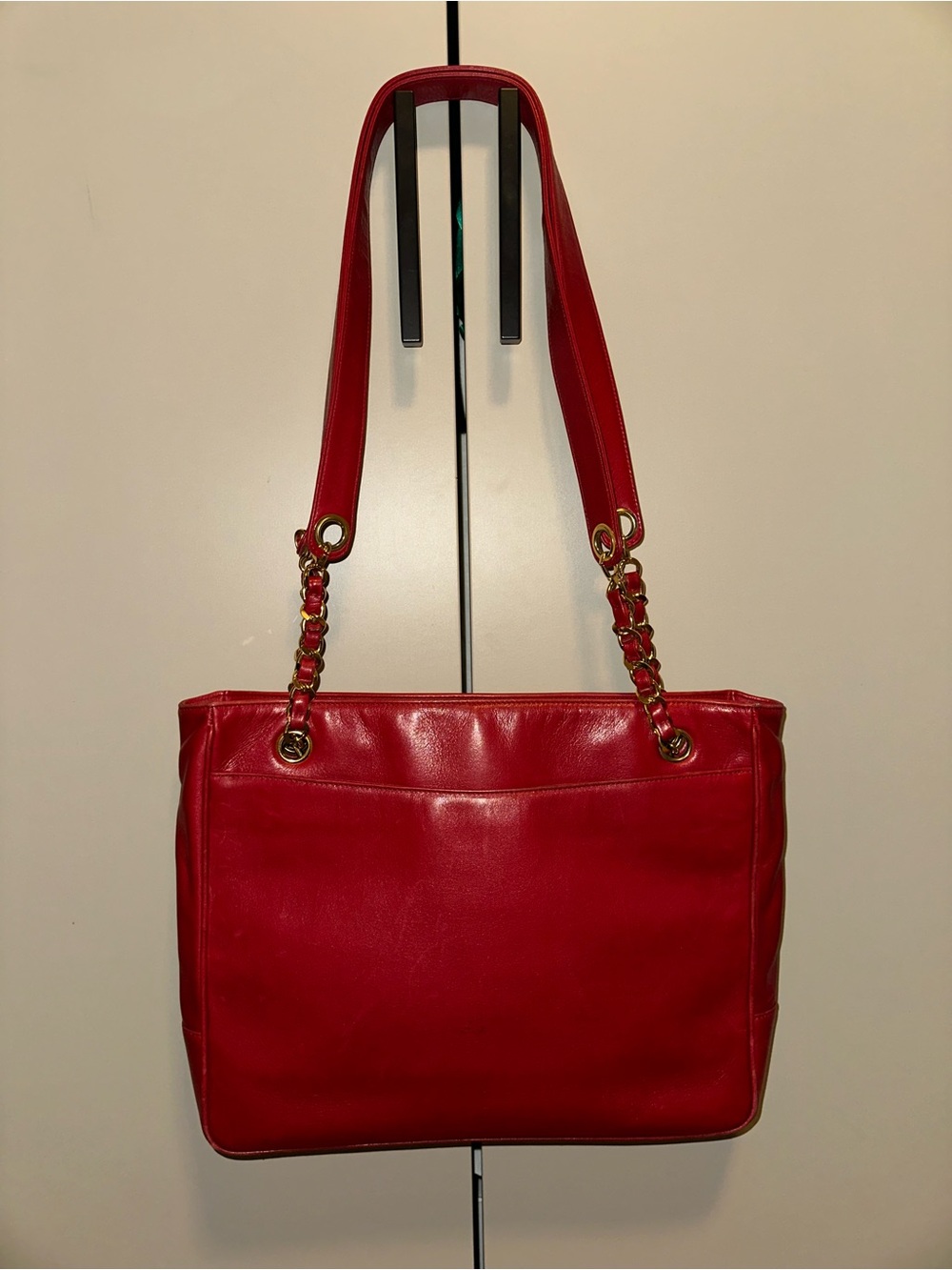 Chanel 90’s Red CC Lambskin Tote with Gold Chain-Detail Straps - Picture 6 of 7